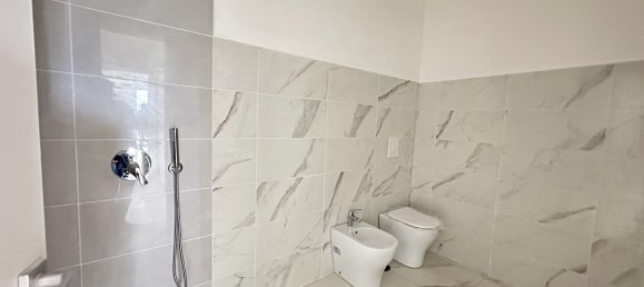 Casa de 4 habitaciónes en Manziana, Italy No. 18222 8