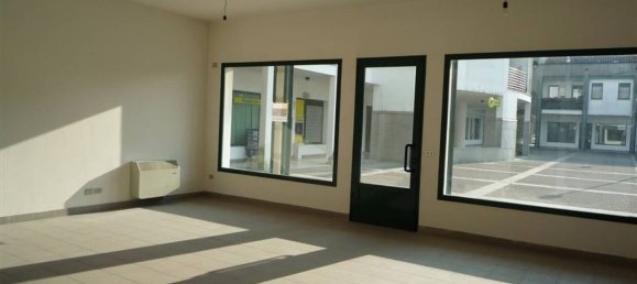 82m² Commercial property in Pordenone, Italy No. 22969 3