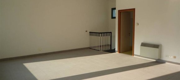 82m² Commercial property in Pordenone, Italy No. 22969 4