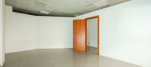 52m² Office in Reggio Emilia, Italy No. 82819 6