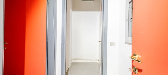 52m² Office in Reggio Emilia, Italy No. 82819 15