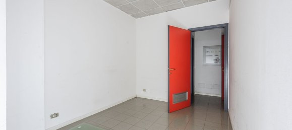 52m² Office in Reggio Emilia, Italy No. 82819 10