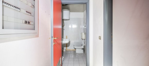 52m² Office in Reggio Emilia, Italy No. 82819 14