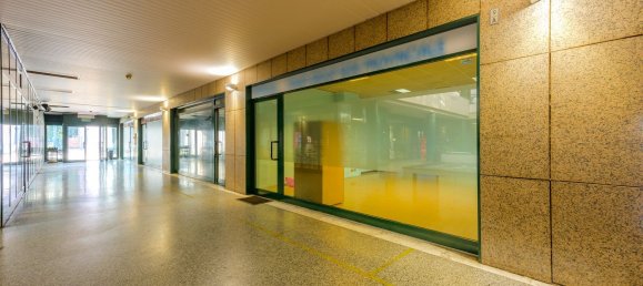 52m² Office in Reggio Emilia, Italy No. 82819 22