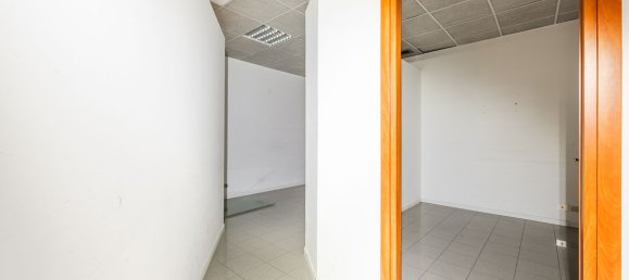 52m² Office in Reggio Emilia, Italy No. 82819 7