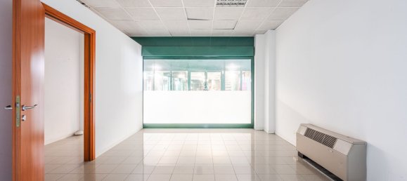 52m² Office in Reggio Emilia, Italy No. 82819 3