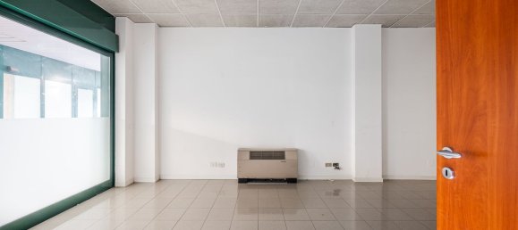 52m² Office in Reggio Emilia, Italy No. 82819 2