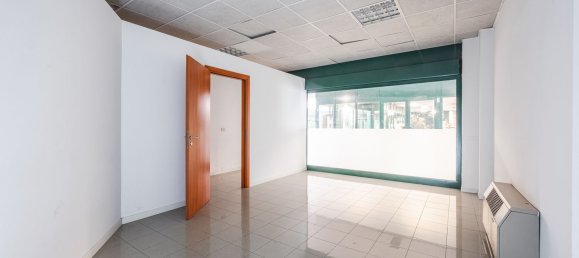 52m² Office in Reggio Emilia, Italy No. 82819 4