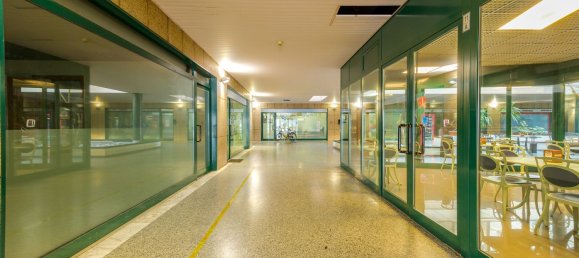 52m² Office in Reggio Emilia, Italy No. 82819 21