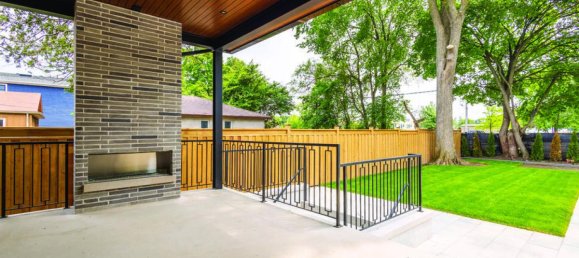 5 bedrooms House in Mississauga, Canada No. 933 8