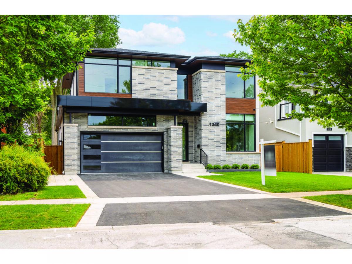5 bedrooms House in Mississauga, Canada No. 933