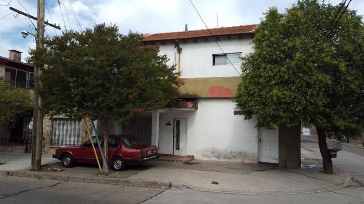 4 bedrooms House in Tres de Febrero, Argentina No. 814
