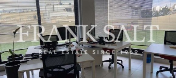 Bureau à Pieta, Malta No. 13225 2