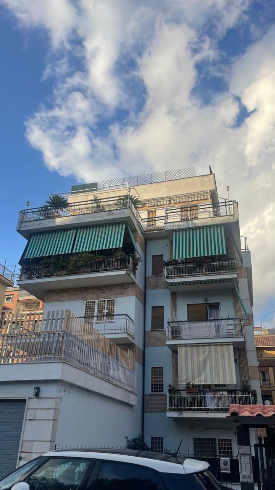 Квартира с 2 спальнями в Рим, Италия № 325373