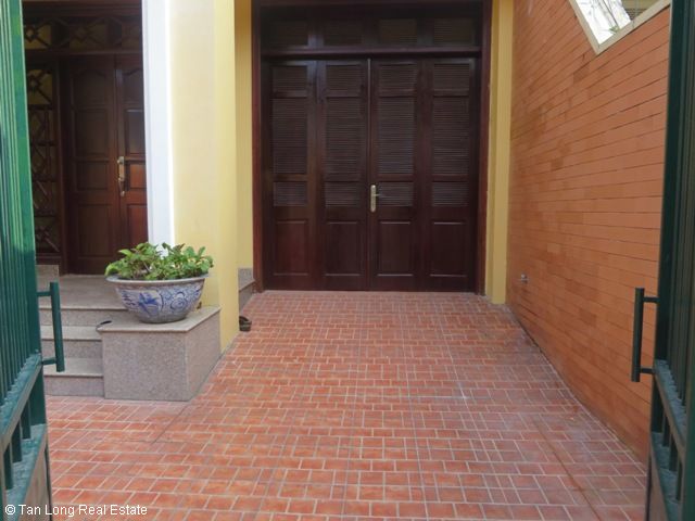 Villa de 4 dormitorios en Tay Ho, Vietnam No. 3833