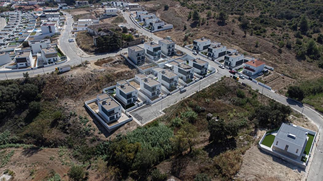  قطعة أرض في Alenquer, Portugal رقم 64985