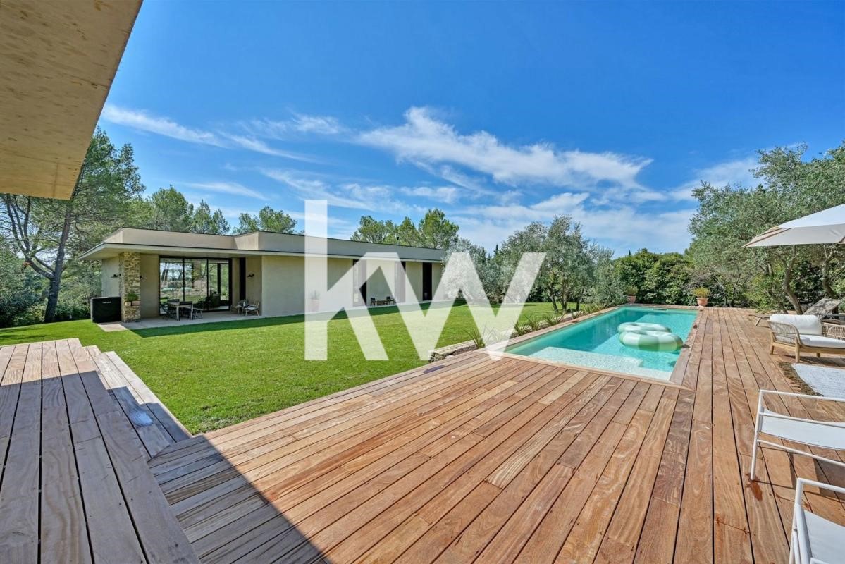 4 bedrooms Villa in Nimes, France No. 347869