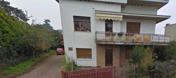 4 bedrooms Villa in Montebelluna, Italy No. 683 2