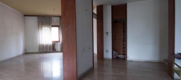 4 bedrooms Villa in Montebelluna, Italy No. 683 4