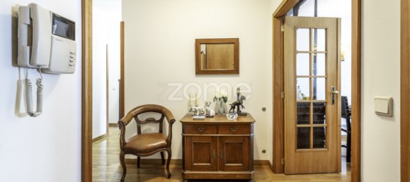 2 bedrooms Apartment in Porto, Portugal No. 11495 2