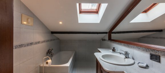 Квартира с 2 комнатами в Милан, Италия № 243139 20