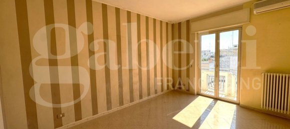 2 Schlafzimmer Wohnung in Bari, Italy, Nr. 351413 5