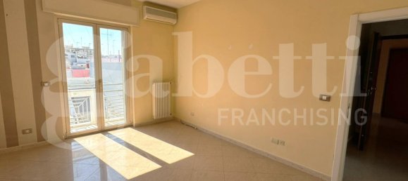 2 Schlafzimmer Wohnung in Bari, Italy, Nr. 351413 6