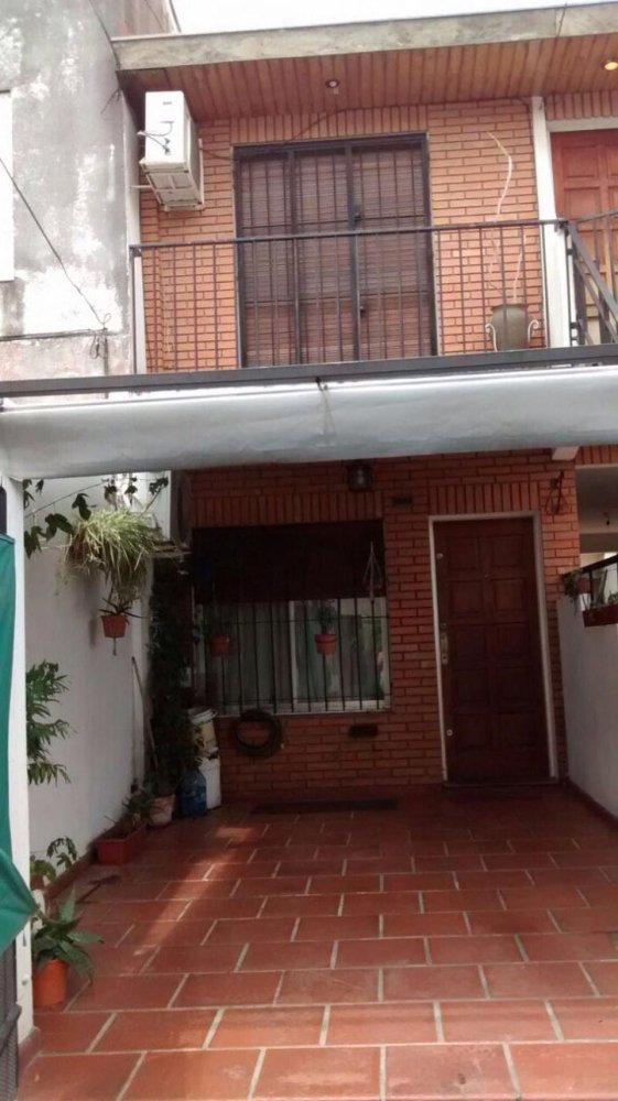 Casa de 2 dormitorios en Bermúdez, Argentina No. 21449