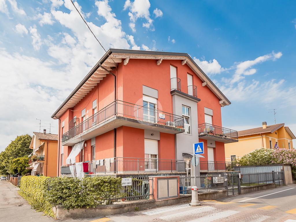 2 bedrooms Apartment in Sona, Italy No. 309931