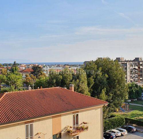 Apartamento de 2 dormitorios en Albenga, Italy No. 206755