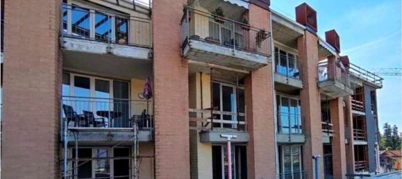 3 rooms Apartment in Luino, Italy No. 179926 2