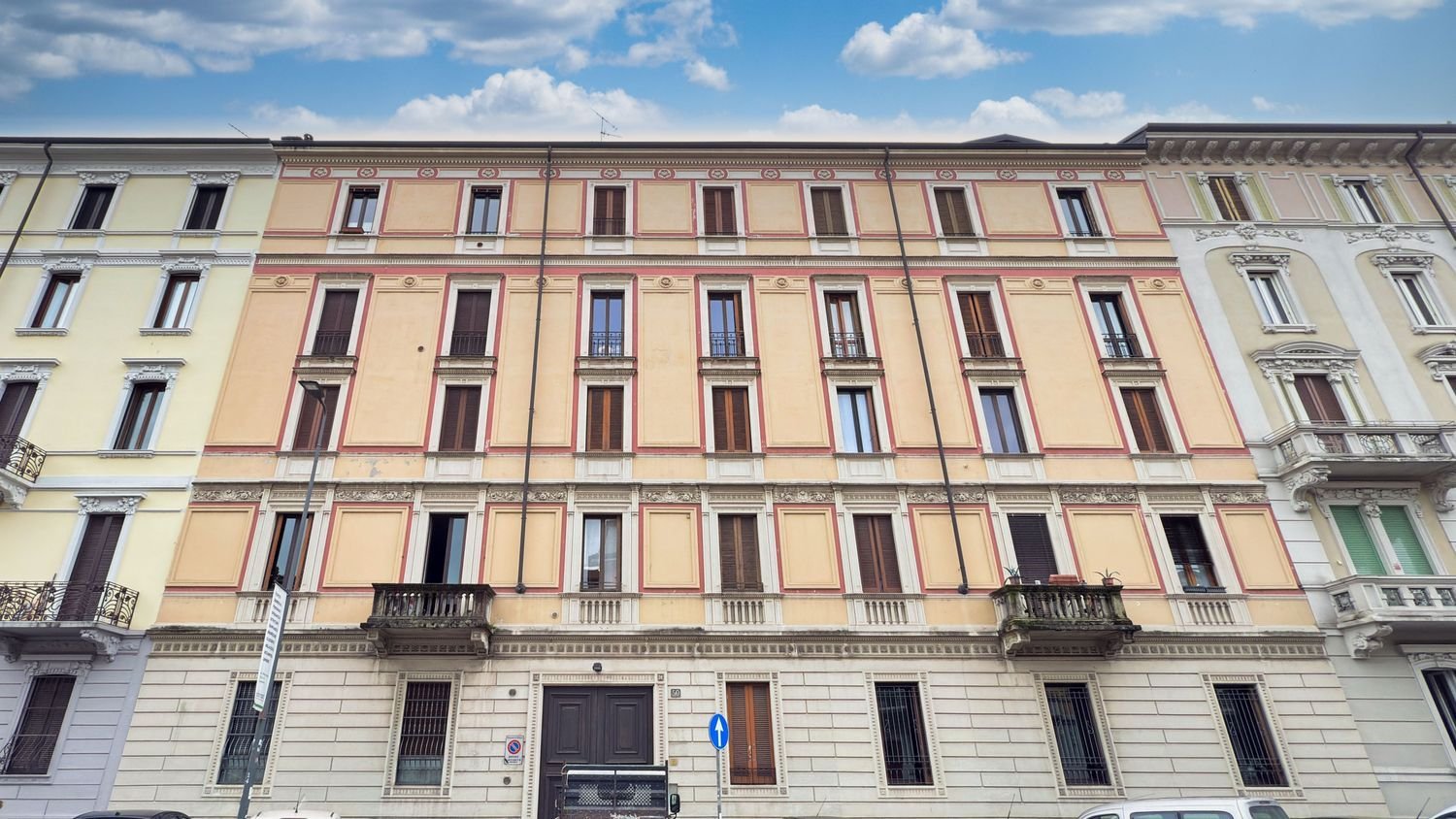 2 Schlafzimmer Wohnung in Milan, Italy, Nr. 357838