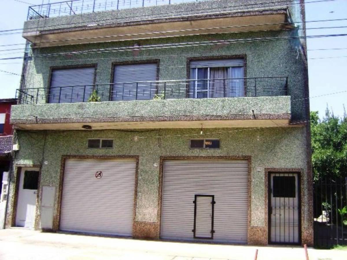 3 bedrooms House in Tres de Febrero, Argentina No. 17151