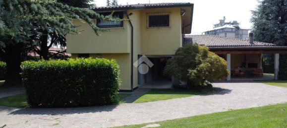 Villa de 7 habitaciónes en Mozzo, Italy No. 6540 12