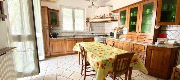 7 rooms House in Massa, Italy No. 215047 2