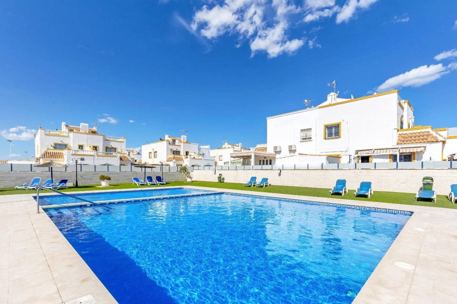 3 bedrooms Townhouse in Torrevieja, Spain No. 270475