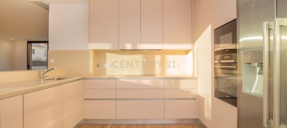 4 bedrooms Villa in Cascais, Portugal No. 170529 6