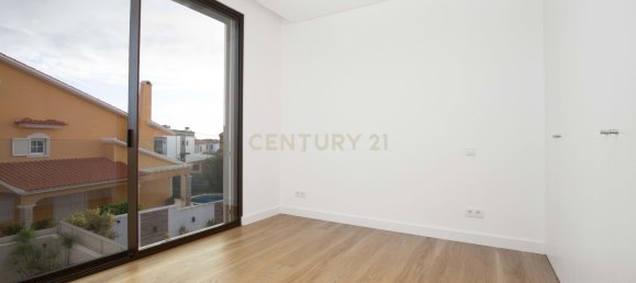 4 bedrooms Villa in Cascais, Portugal No. 170529 20