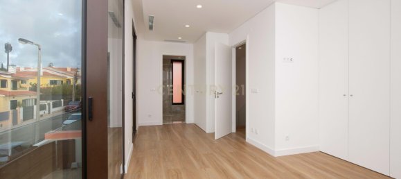 4 bedrooms Villa in Cascais, Portugal No. 170529 14