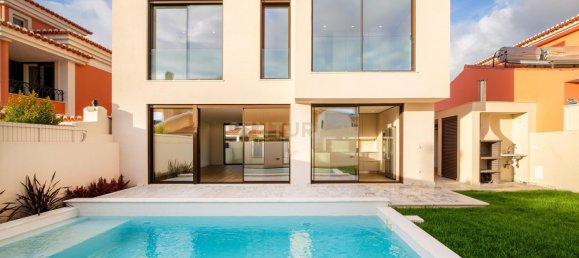 4 bedrooms Villa in Cascais, Portugal No. 170529 2