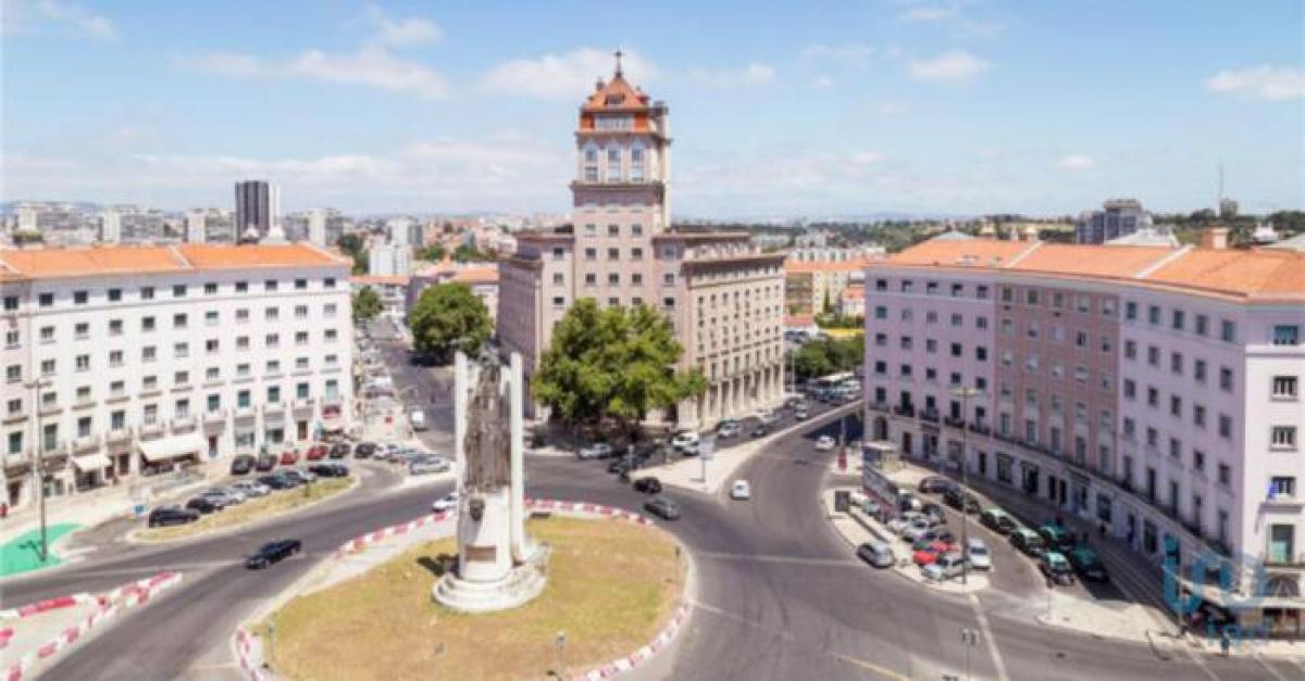 30m² Shop in Lisbon, Portugal No. 8347