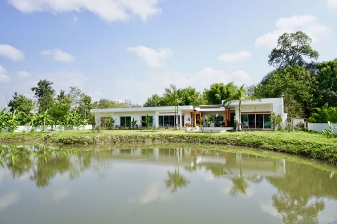 5 bedrooms House in Chiang Mai, Thailand No. 27038