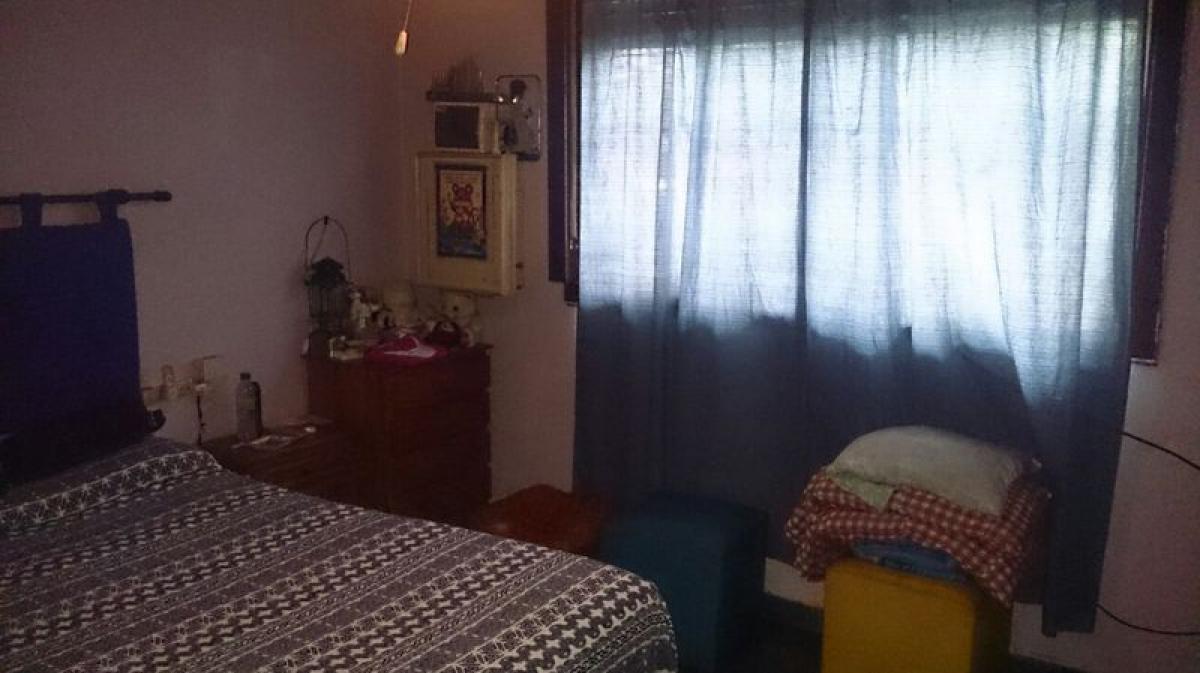 5 bedrooms House in Almirante Brown, Argentina No. 67174