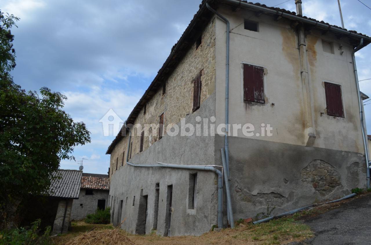3 bedrooms Apartment in Carpineti, Italy No. 115102