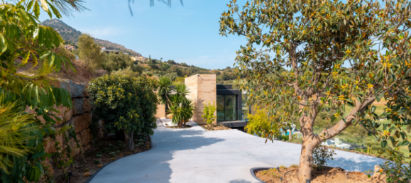 5 bedrooms Villa in Benahavis, Spain No. 10209 9
