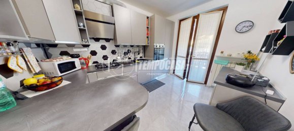 3 bedrooms House in Cadorago, Italy No. 296796 5