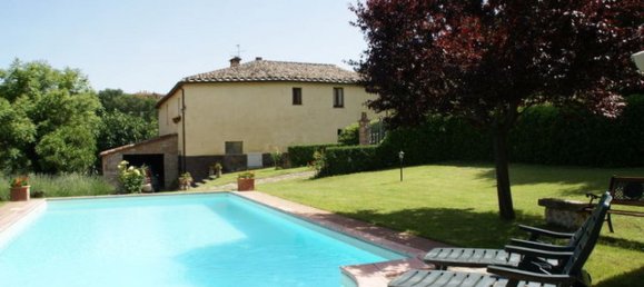 3 bedrooms House in Sarteano, Italy No. 395 2