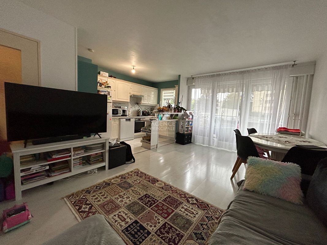 2 bedrooms Apartment in Poissy, France No. 179196