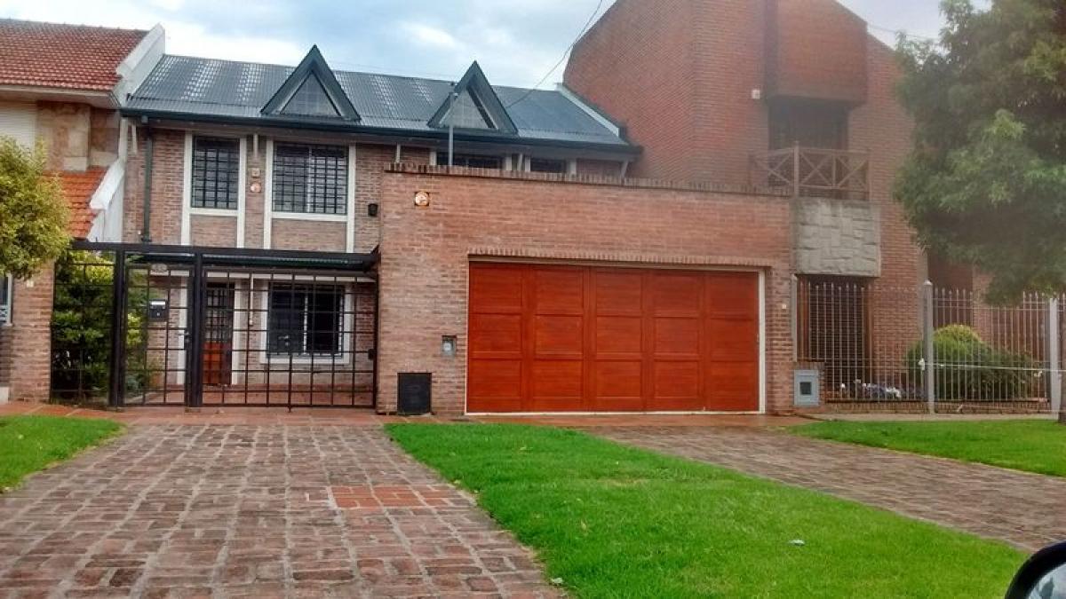 4 bedrooms House in Mar del Plata, Argentina No. 89537