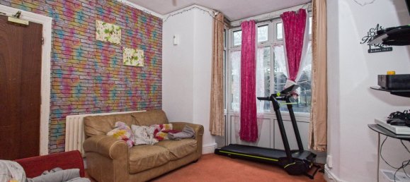  House in Pontypridd, United Kingdom No. 2402 8